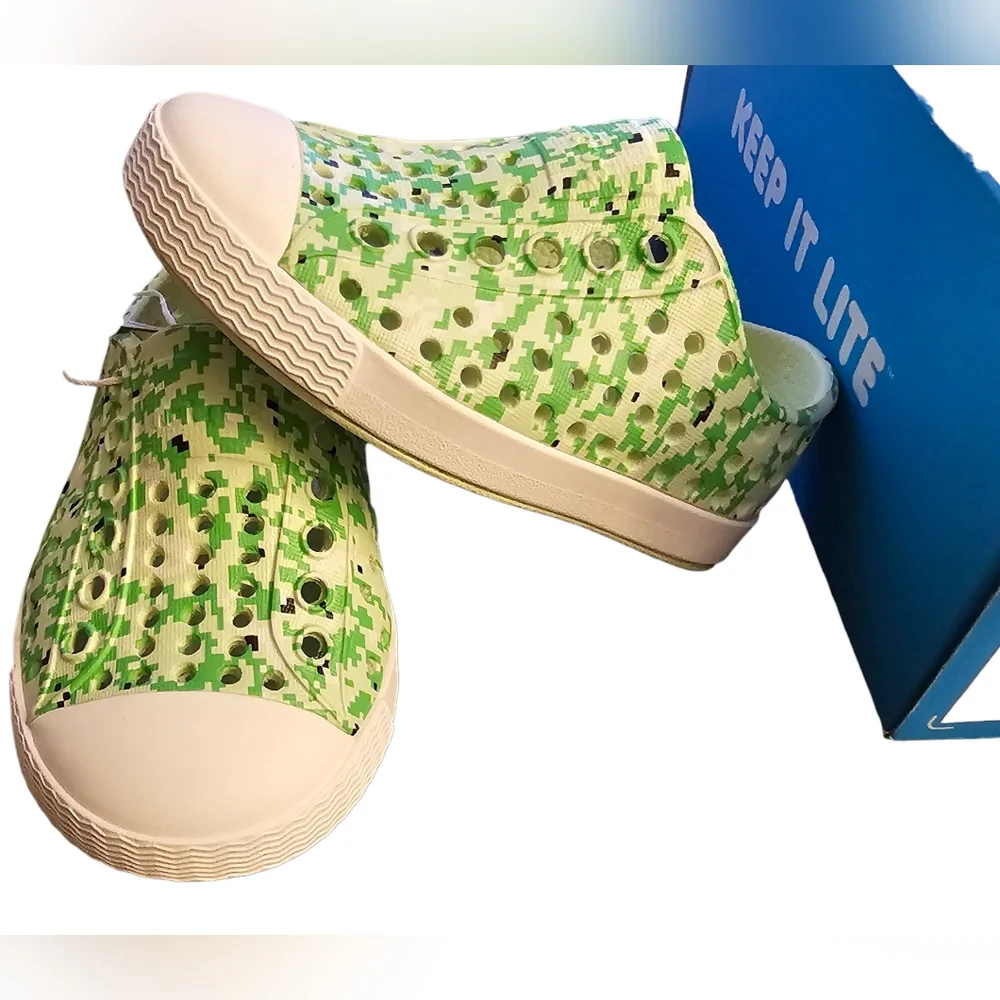 Native Jefferson Water Shoes Green White Green Digi Unisex Kid's Size 4 NEW